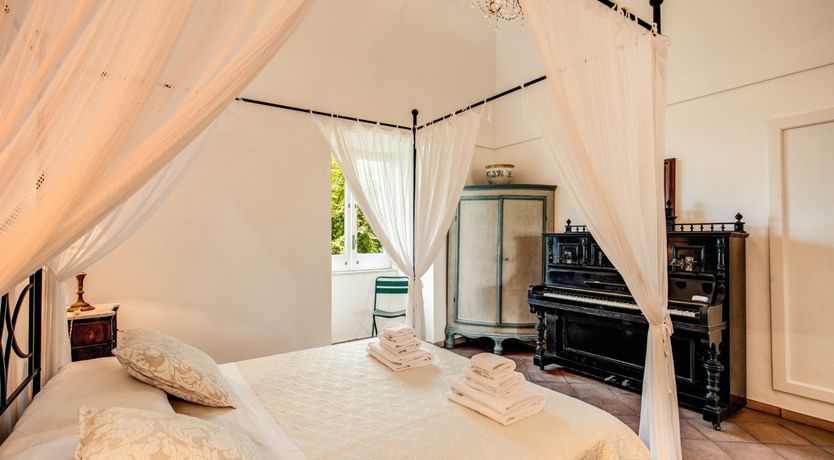 Photo of Pink House Hill