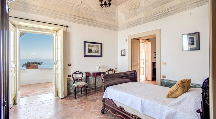 Photo of Tiptoe on the Terrace