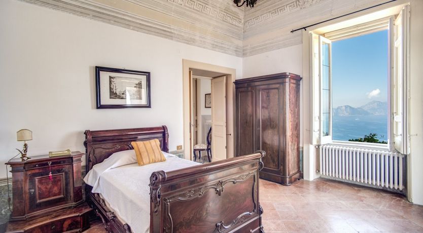 Photo of Tiptoe on the Terrace