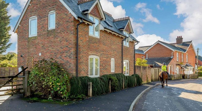 Photo of 3 Bed in Sway