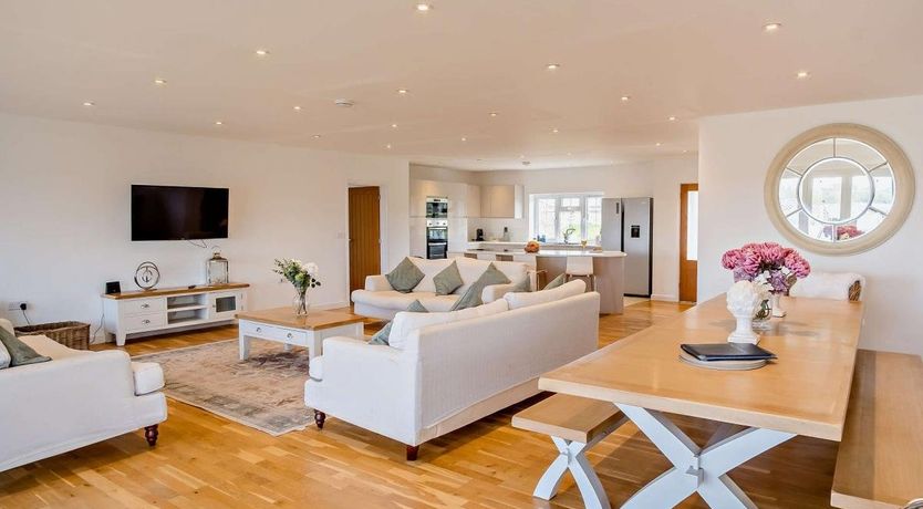 Photo of 4 Bed in Newport