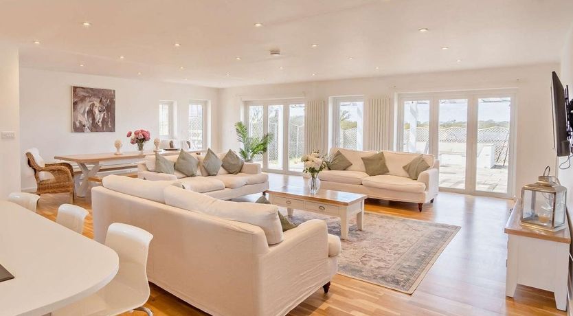 Photo of 4 Bed in Newport