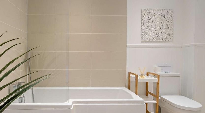 Photo of 4 Bed in Newport