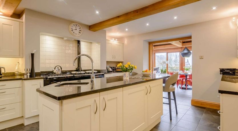 Photo of 3 Bed in Halifax