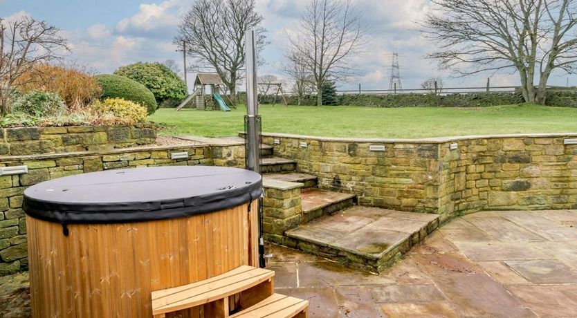 Photo of 3 Bed in Greetland