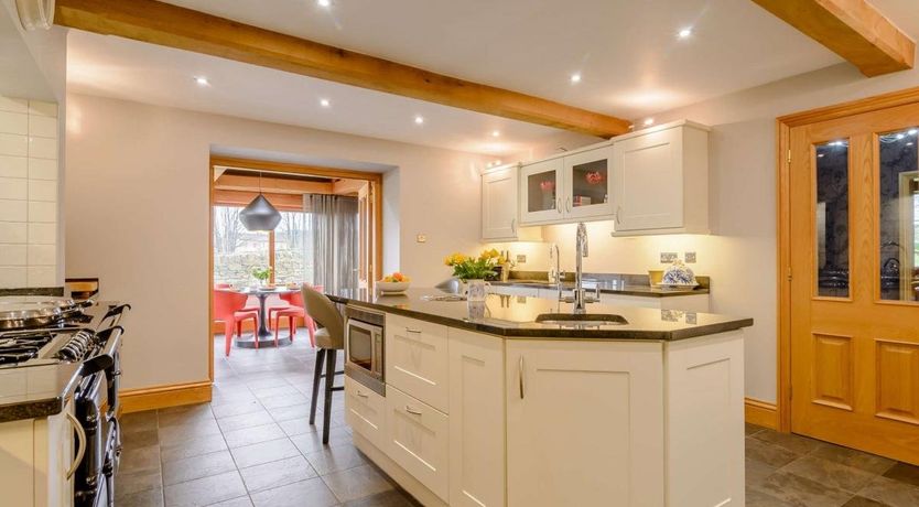 Photo of 3 Bed in Greetland