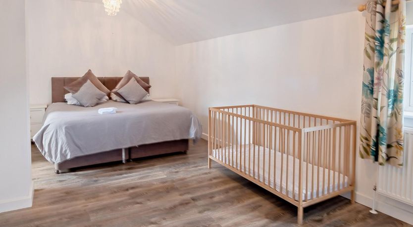 Photo of 4 Bed in Newport