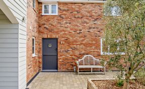 Photo of 4 Bed in Newport