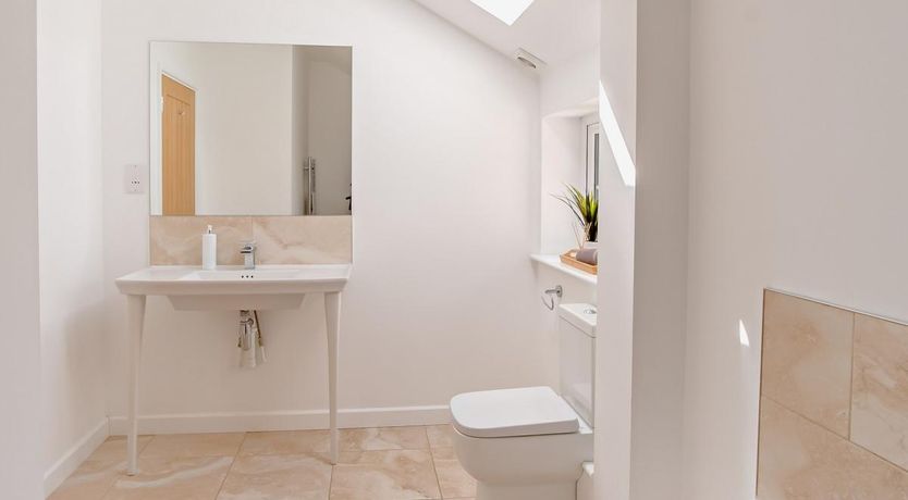 Photo of 4 Bed in Newport