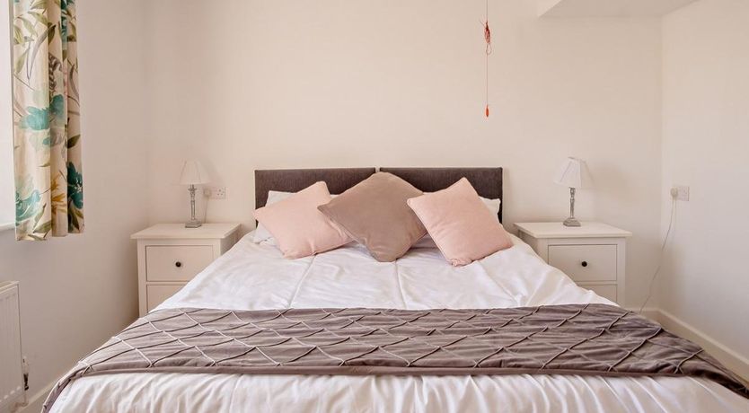 Photo of 4 Bed in Newport