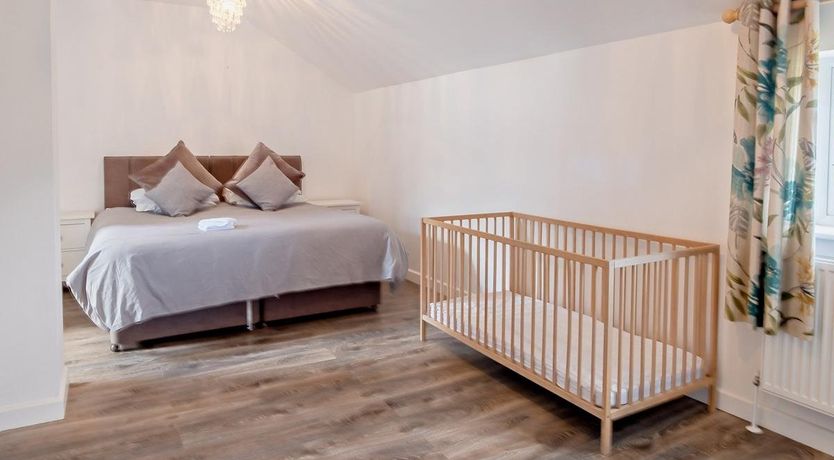 Photo of 4 Bed in Newport