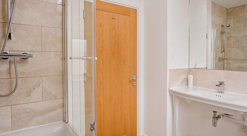 Photo of 3 Bed in Newport