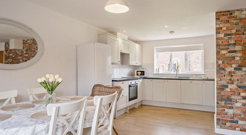 Photo of 3 Bed in Newport