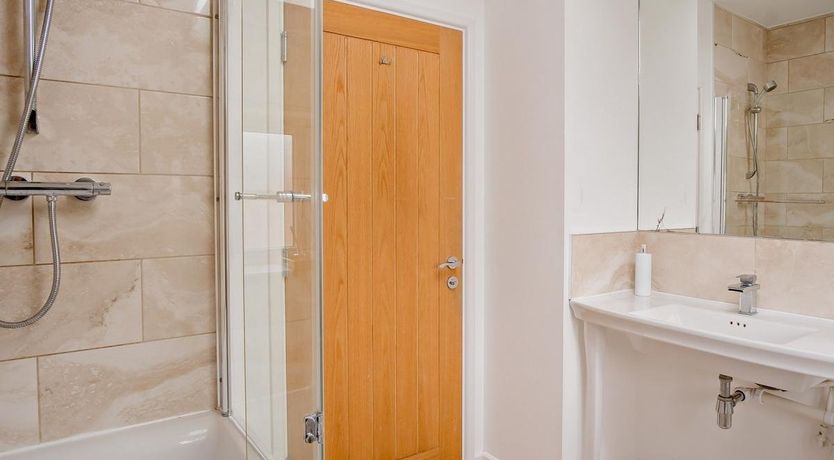 Photo of 3 Bed in Newport