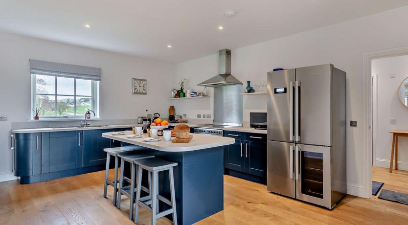 Photo of 5 Bed in Tain