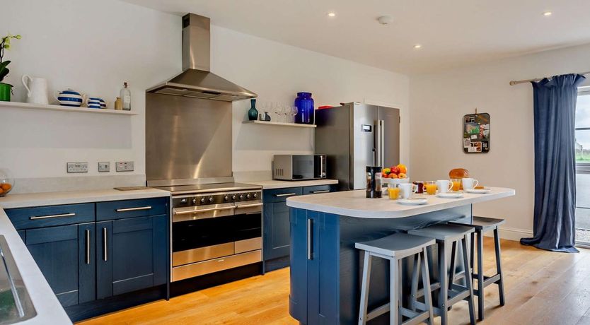 Photo of 7 Bed in Tain