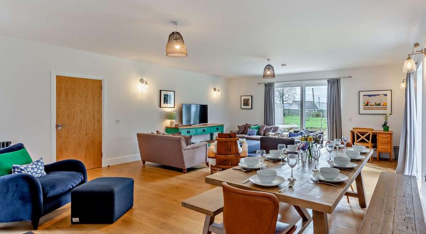 Photo of 7 Bed in Tain