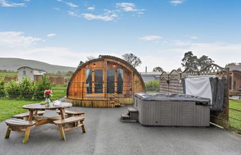 Log Cabin in Mid Wales Holiday Cottage