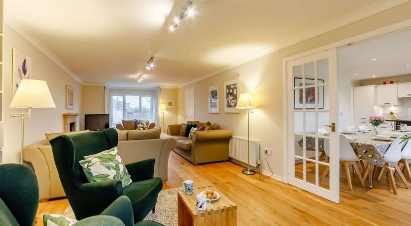 Photo of 5 Bed in Seahouses