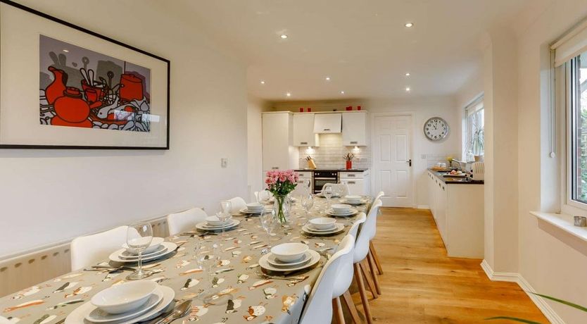 Photo of 5 Bed in Seahouses