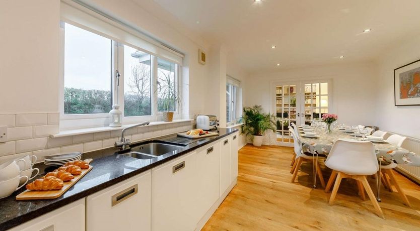 Photo of 5 Bed in Seahouses