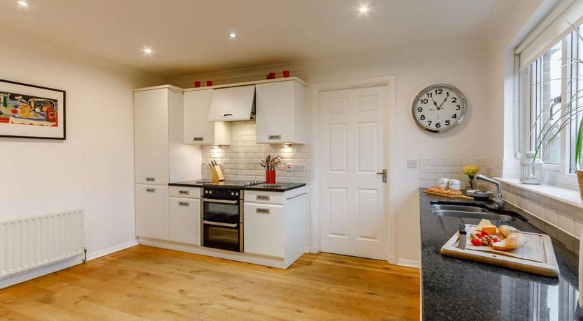 Photo of 5 Bed in Seahouses