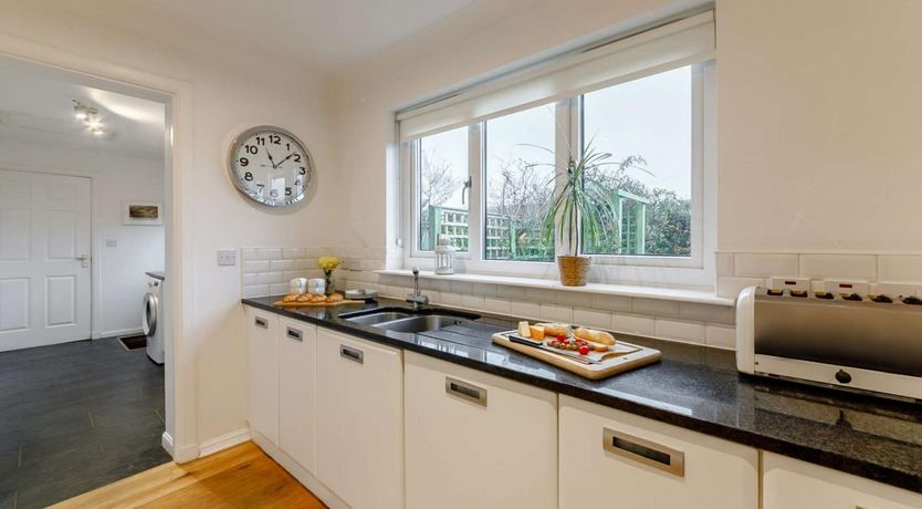 Photo of 5 Bed in Seahouses