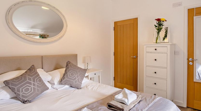 Photo of 4 Bed in Newport