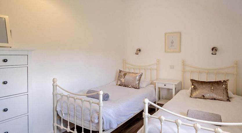 Photo of 4 Bed in Newport