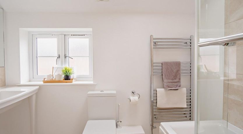 Photo of 4 Bed in Newport