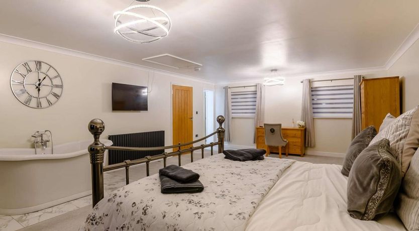 Photo of 4 Bed in Stratton Strawless