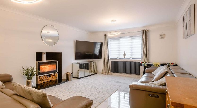 Photo of 4 Bed in Stratton Strawless