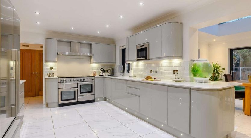 Photo of 4 Bed in Stratton Strawless