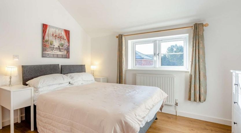 Photo of 3 Bed in Newport