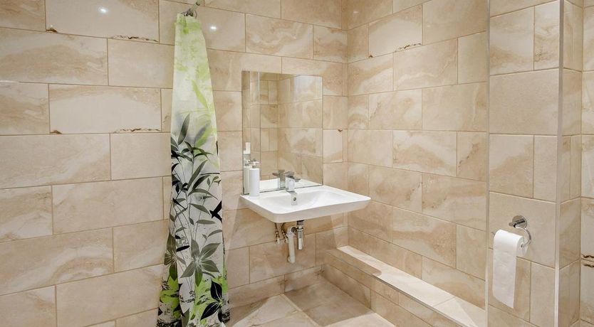 Photo of 3 Bed in Newport