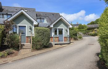 6 Court Cottage, Hillfield Village Villa