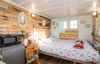 Ketburn Shepherds Hut at Balnab Farm Holiday Cottage