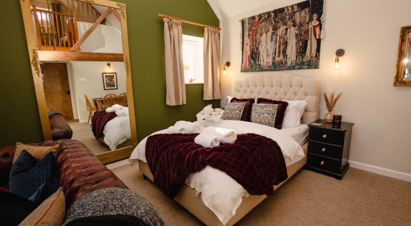 Photo of Sweet Pea & Ivy