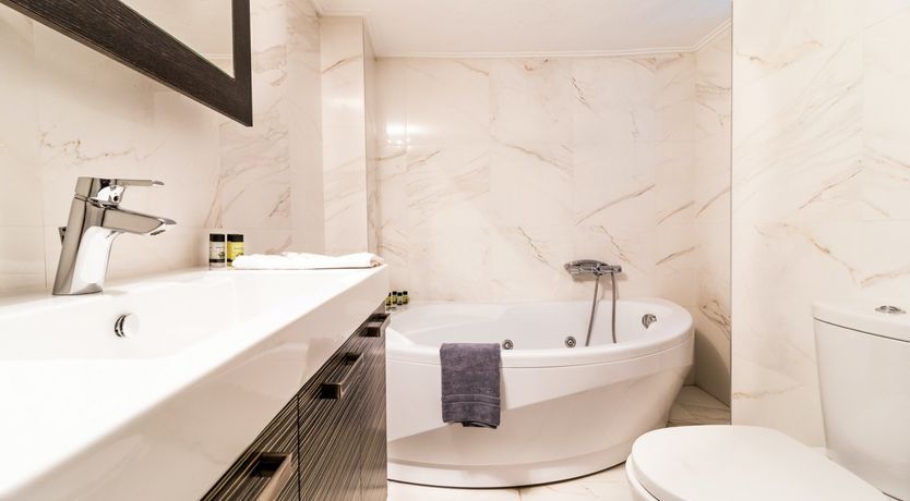 Photo of Grecian Red