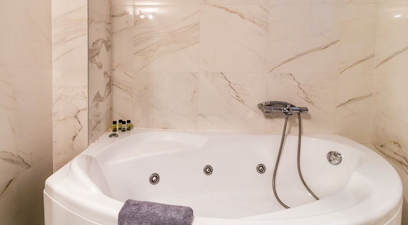 Photo of Grecian Red