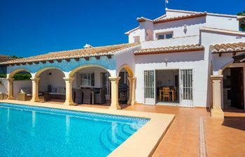 Archways & Bygone Days Villa