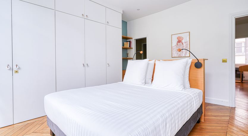 Photo of Je T'Aime, Sixième