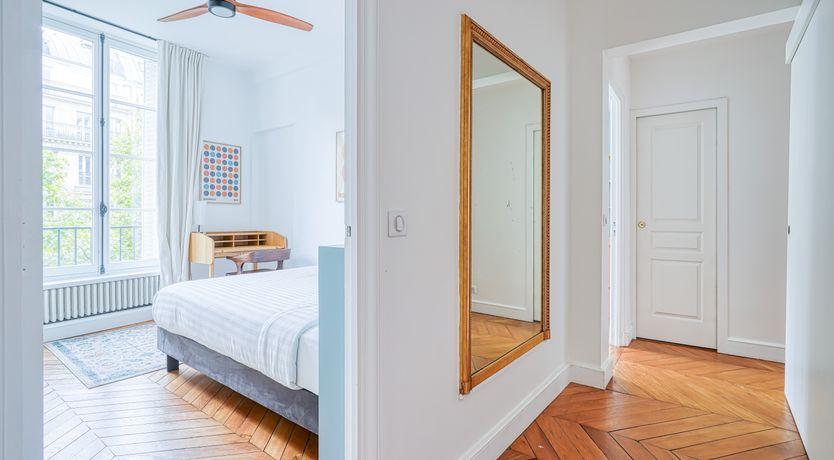 Photo of Je T'Aime, Sixième