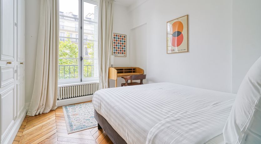 Photo of Je T'Aime, Sixième