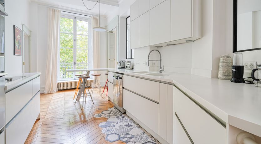 Photo of Je T'Aime, Sixième