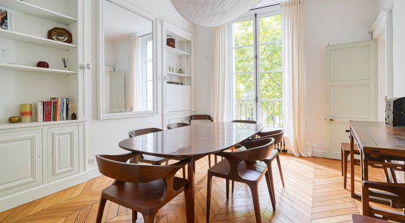 Photo of Je T'Aime, Sixième