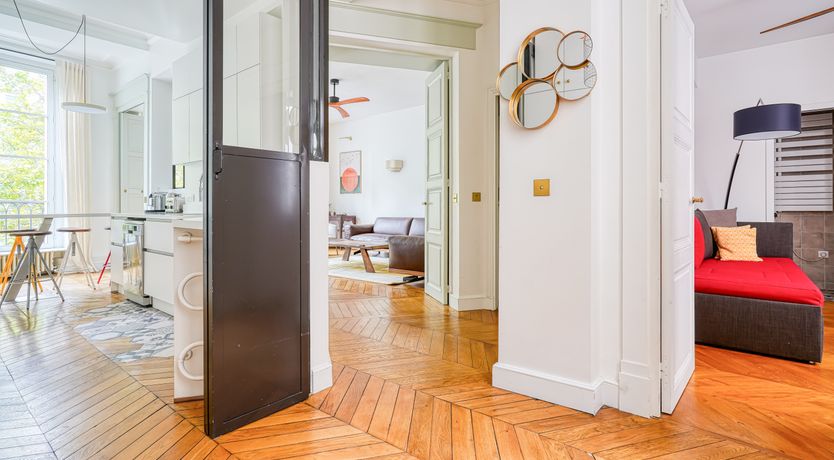 Photo of Je T'Aime, Sixième