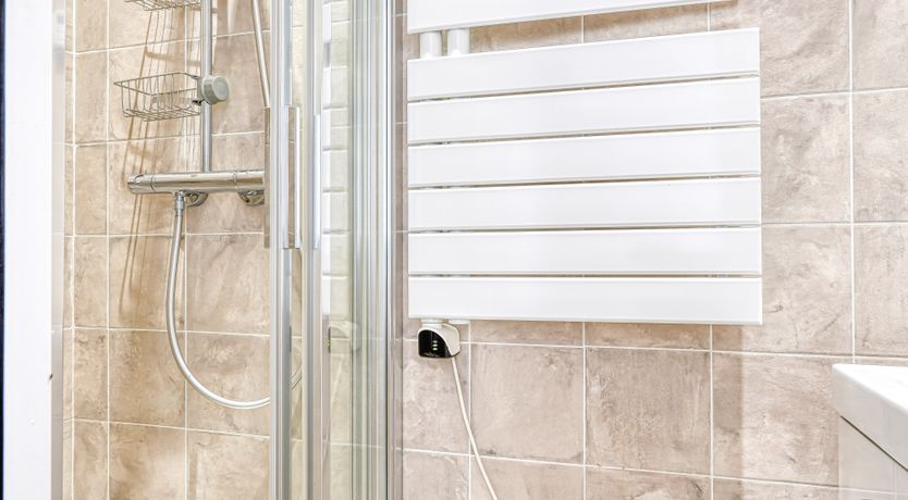 Photo of Je T'Aime, Sixième