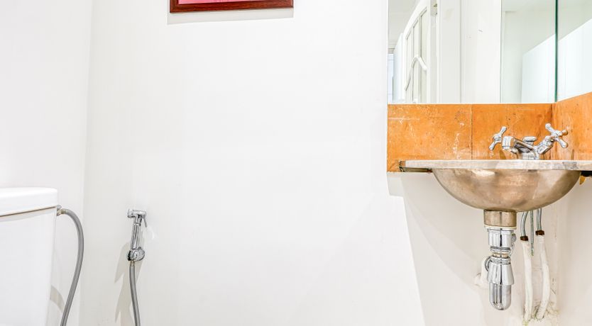 Photo of Je T'Aime, Sixième