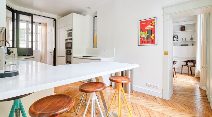 Photo of Je T'Aime, Sixième